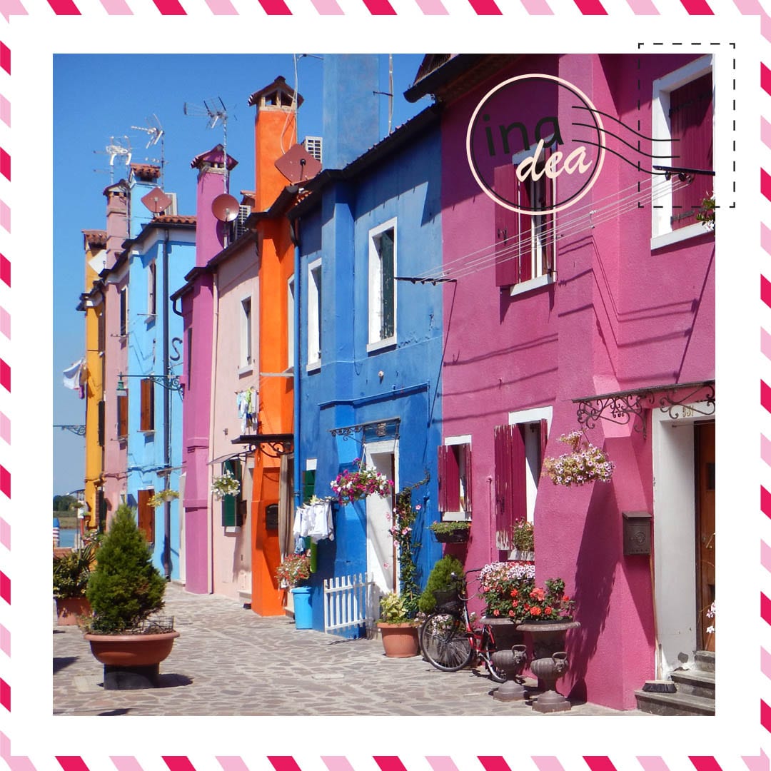 Destination Venise/Burano 💜
Le petit village coloré, situé sur l'île de Burano proche de Venise est un incontournable, pour son charme incontestable !! De belles façades colorées, sur une île sans voitures, et accessible en bâteau, ça promet une belle balade 😍
Vous êtes déjà allé à Burano ??
#summervibes #destination #venise #italie #holidays #summer2022 #burano #italia2022 #colorfull #photography