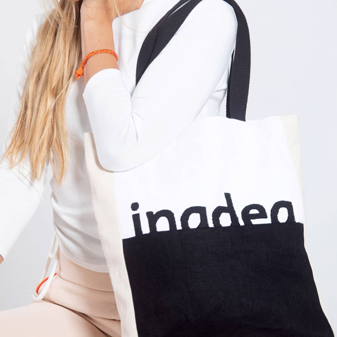Vous en avez marre des sacs à main 👜 et vous souhaitez opter pour une option beaucoup plus pratique, qui va avec tout et que vous pouvez emmener partout ? 😍😍
Inadea a pensé à vous mesdames ! Découvrez notre shopping bag fabriqué en toile en lin et coton. Ce qui vous assure une solidité optimale ainsi qu’une praticité idéale grâce à ses nombreuses poches ou vous pourrez ranger toutes vos affaires ! 💄📱📚🔑🧢🕶🧤
🌱 Matières écoresponsables
🇫🇷 Fabriqué en France
---------------------------------
➡️ Pour plus d’informations :
🌐 www.inadea.fr
#streetwear #sweats #fashion #style #hiver2021 #slowfashion #streetstyle #coolstyles #sportswear #clothingbrand #france #française #paris #vetements #boutiqueenligne #confort #confortable #outfit #ecoresponsable #marquefrançaise #mode #cotonbio #pantalon #shoppingbag #cozy #cosy #cozystreetwear #ootd #ootdfrance #ootdinspiration