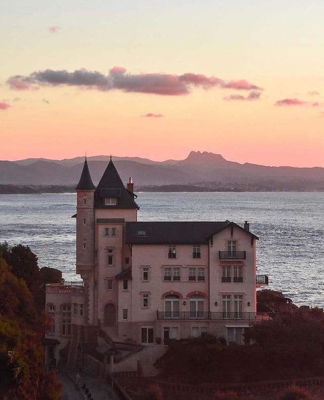 Biarritz 🌴🌊⠀⠀⠀⠀⠀⠀⠀⠀⠀
⠀⠀⠀⠀⠀⠀⠀⠀⠀
Here we go, une semaine à Biarritz pour m'inspirer, changer d'air, découvrir de nouvelles choses... ⠀⠀⠀⠀⠀⠀⠀⠀⠀
Mode déconnexion activé !! ⠀⠀⠀⠀⠀⠀⠀⠀⠀
⠀⠀⠀⠀⠀⠀⠀⠀⠀
C'est la première fois que je viens ici, vous connaissez ? Avez-vous des lieux, des balades à me conseiller ? ⠀⠀⠀⠀⠀⠀⠀⠀⠀
⠀⠀⠀⠀⠀⠀⠀⠀⠀
⠀⠀⠀⠀⠀⠀⠀⠀⠀
⠀⠀⠀⠀⠀⠀⠀⠀⠀
📸 @yoca_sea⠀⠀⠀⠀⠀⠀⠀⠀⠀
⠀⠀⠀⠀⠀⠀⠀⠀⠀
#biarritz #biarritzvibes #paysagefrance #villabelza #sunset #sunsetlovers #amazing #paysbasque #sudouest_photographie #sud-ouest #inspirationoftheday #moodpics #mood #dream #france #rePLANOLY